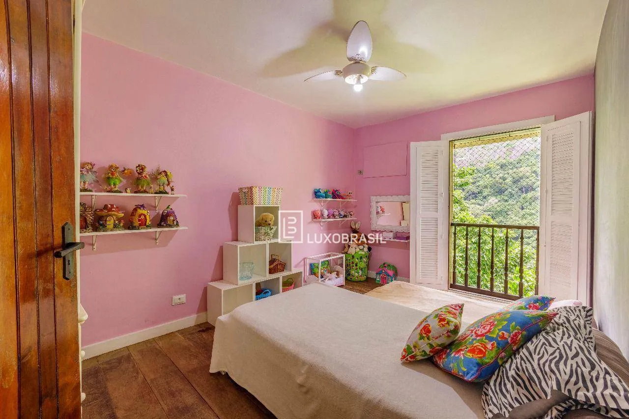 Triplex house with 4 bedrooms and 5 bathrooms with balcony — photo 14
