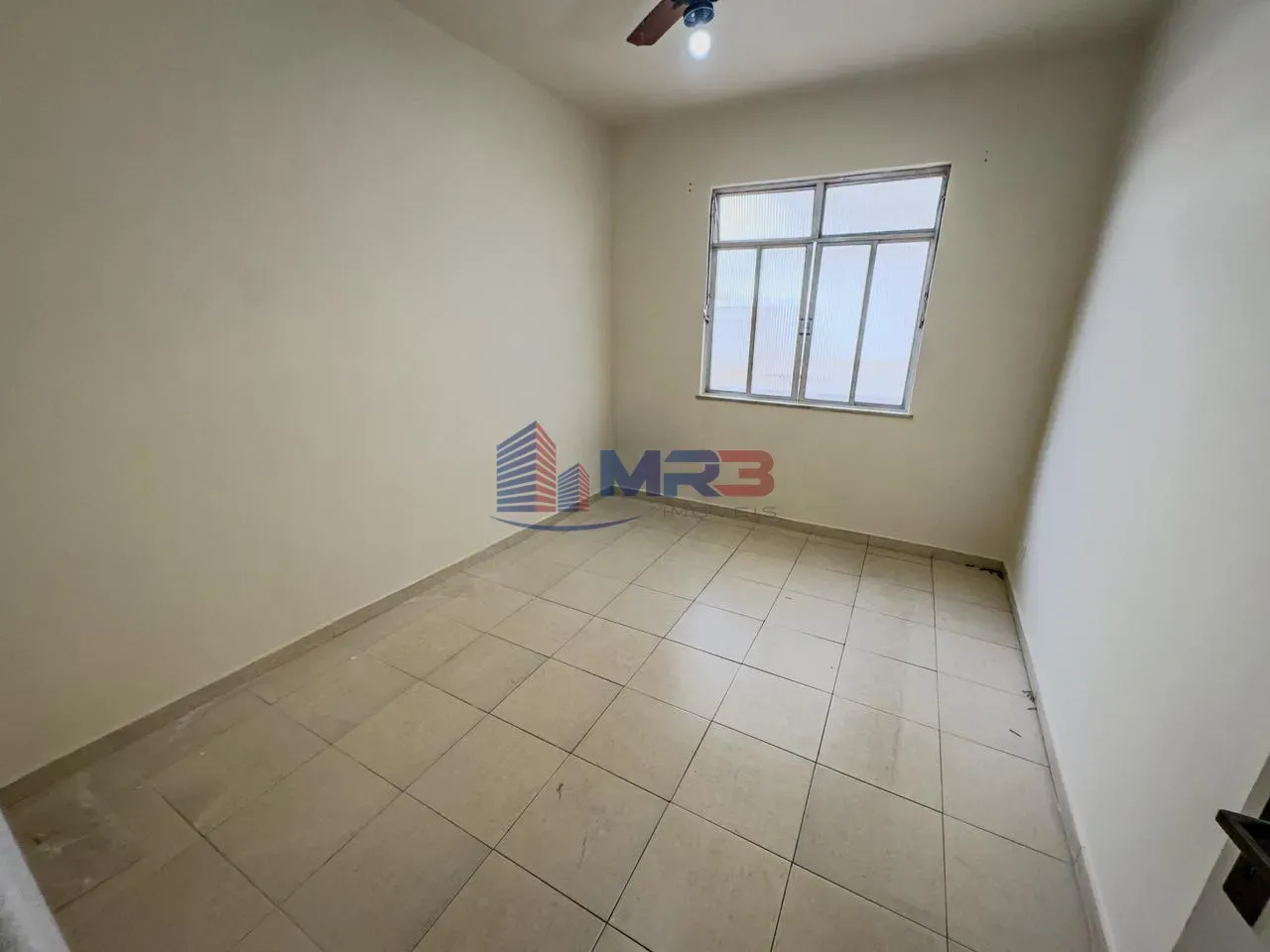 Rental apartment with 2 bedrooms and a balcony — photo 3