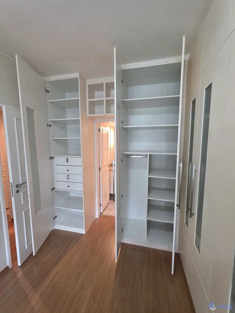2-bedroom apartment with an enclosed glass balcony — photo 27