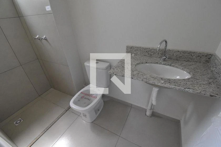 Balcony with a grill in a 3-bedroom apartment, 64 m² — photo 15