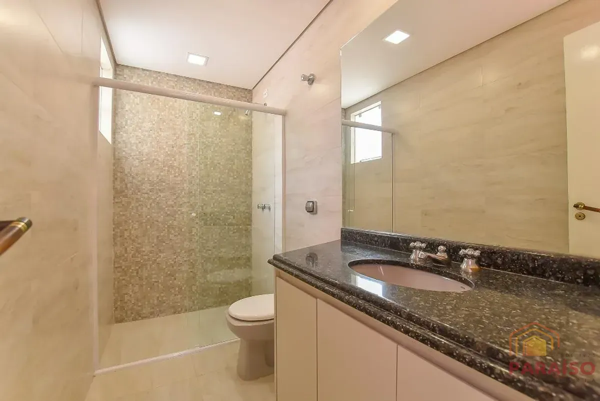 689 m² house with 5 bedrooms and 7 bathrooms — photo 14