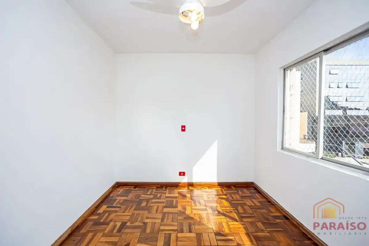 202 m² apartment with 3 bedrooms and a balcony — photo 5
