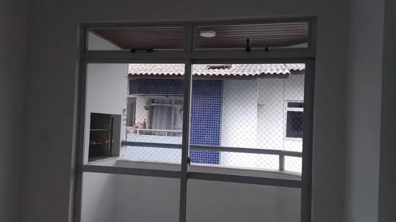 Glass-enclosed balcony in a one-bedroom apartment, 59 m² — photo 13