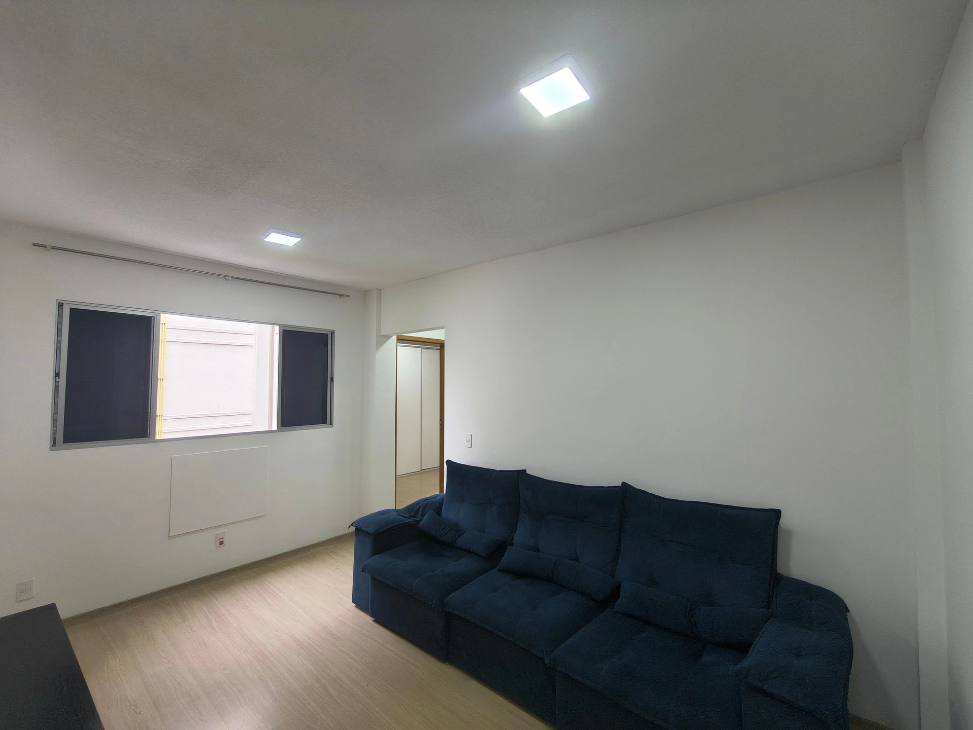 Пральна машина та 2 спальні: квартира 50 м²