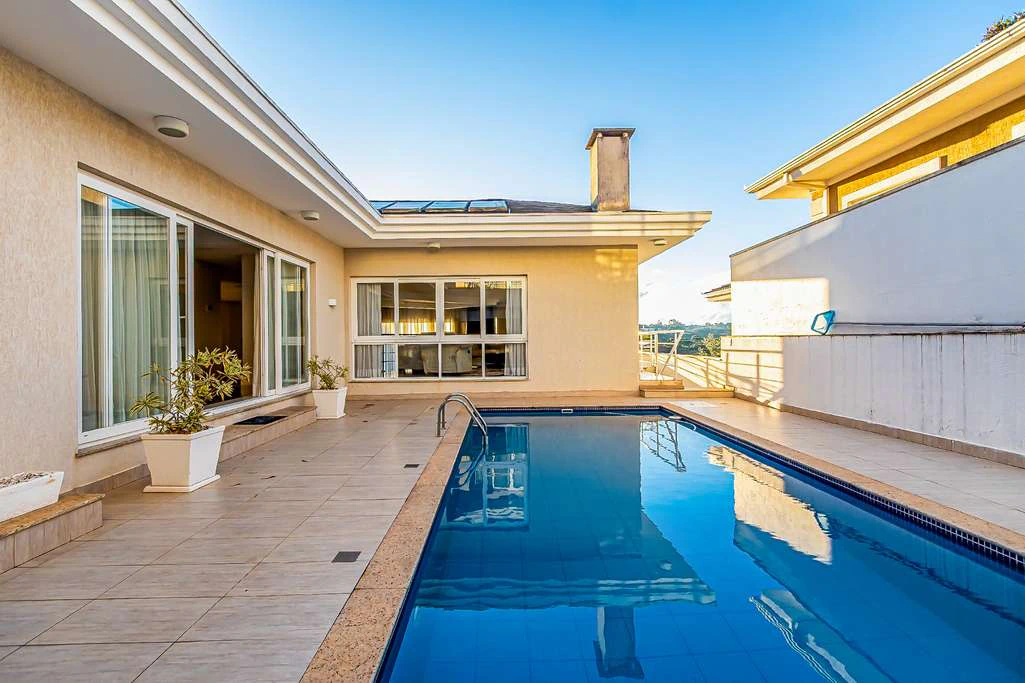 House with 431 m², 4 en-suite bedrooms and private garden