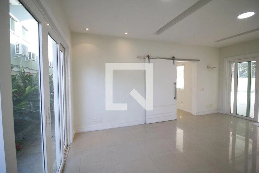 House with 4 en-suite bedrooms and 597 m², 4 parking — photo 21