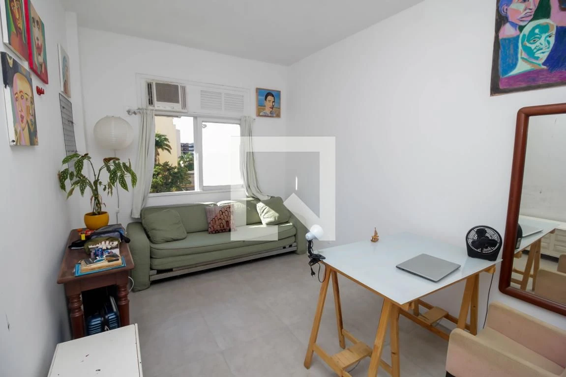 Furnished studio, 32 m², with a home office — photo 9