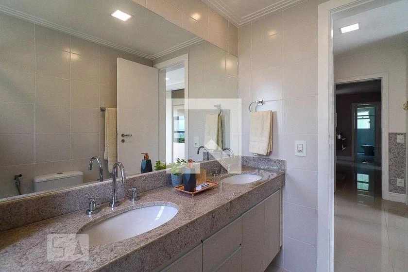 House, 450 m², with a private pool — photo 32