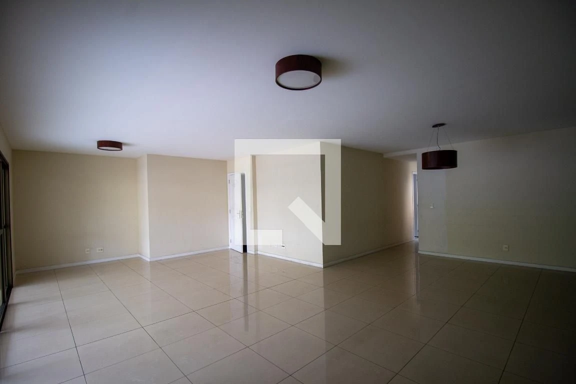 3-bedroom apartment with enclosed kitchen and private garden — photo 11