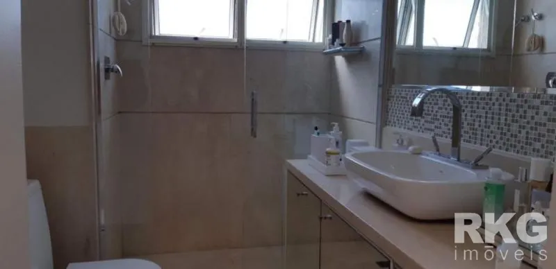 Unfurnished 4-bedroom apartment with 5 bathrooms — photo 21