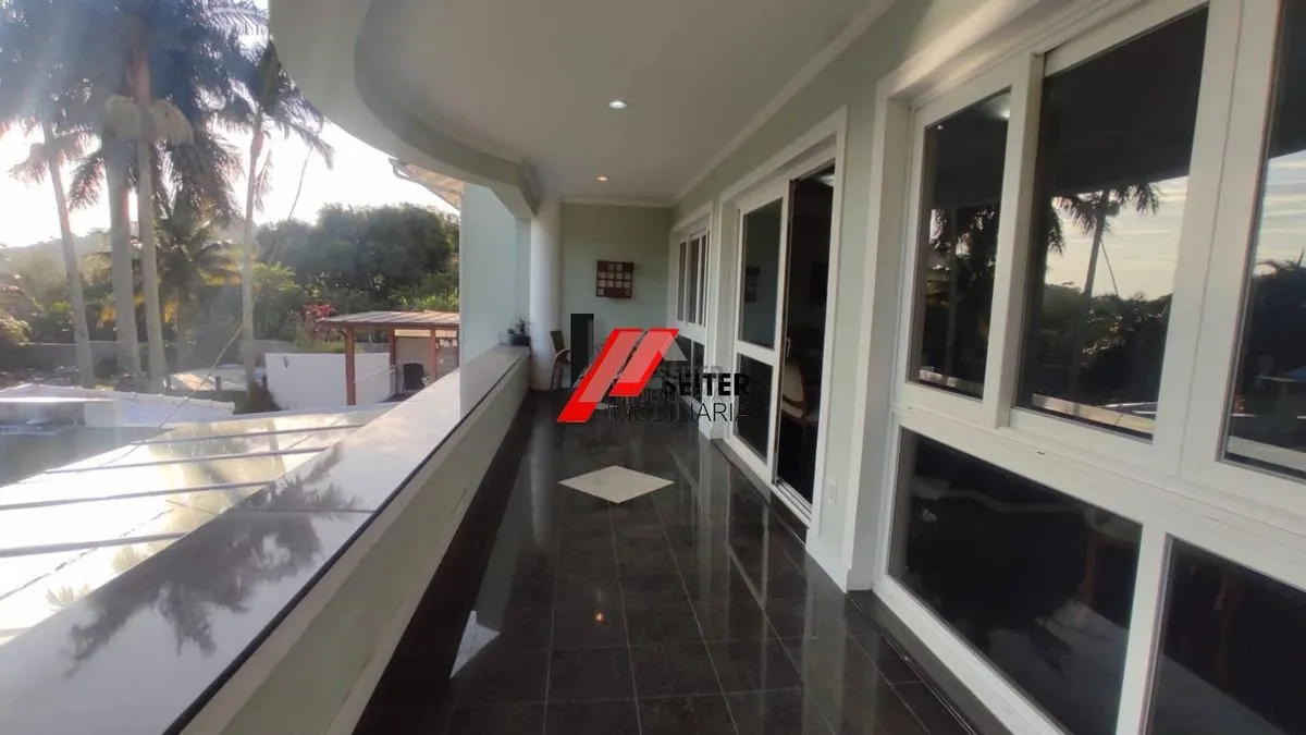 Rental house with 5 bedrooms and an open-plan kitchen — photo 16
