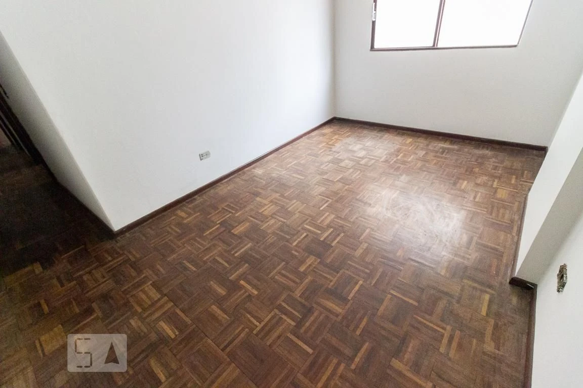 Квартира з 2 спальнями та дерев'яною підлогою або ламінатом — photo 16