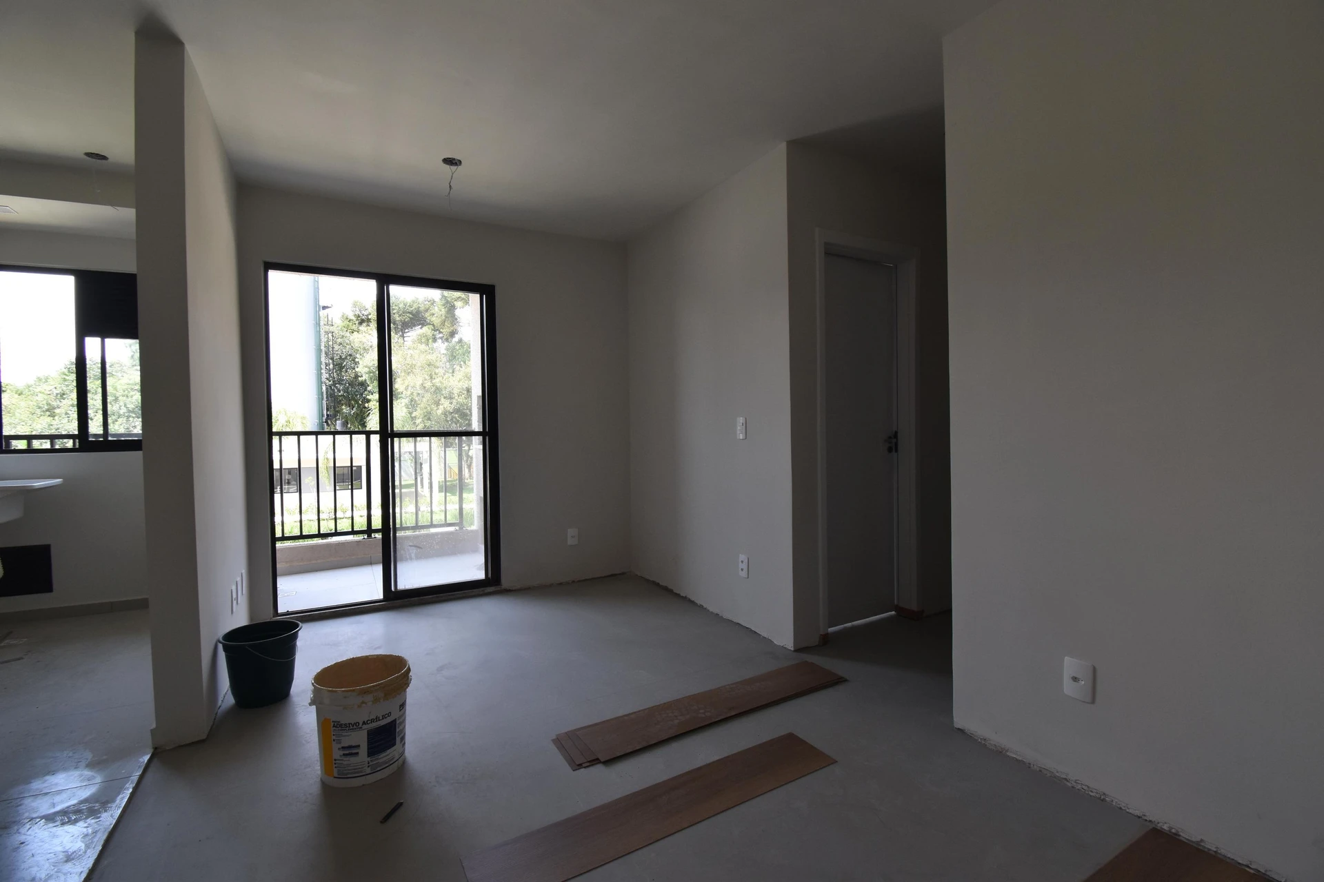 Balcony with a grill in a 2-bedroom apartment, 53 m² — photo 22