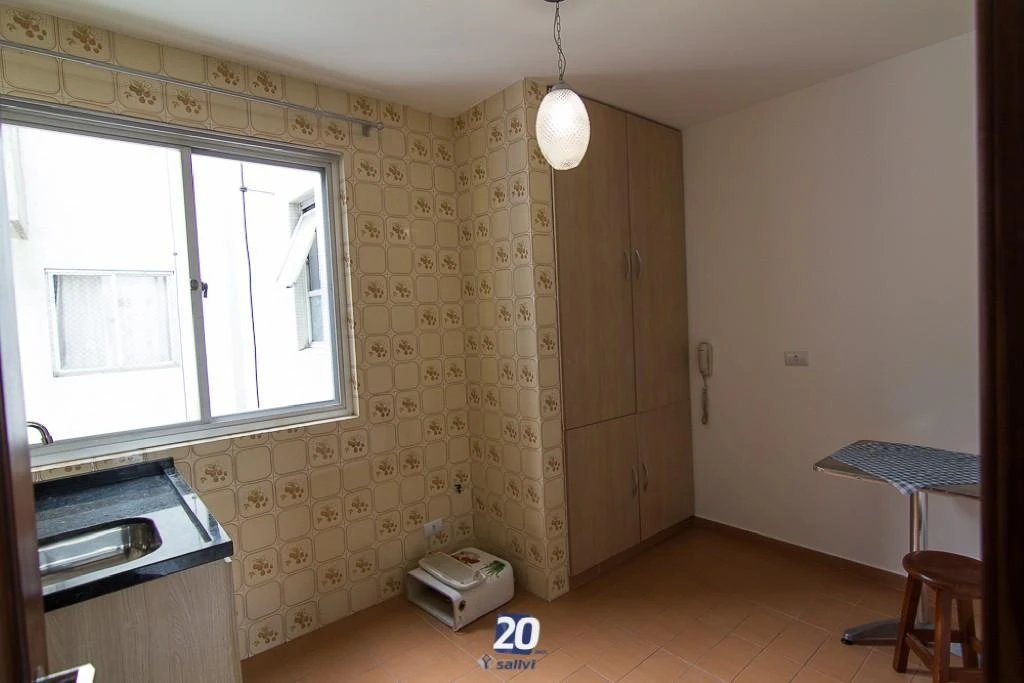 Apartamento com 3 dormitórios, cozinha fechada e 1 vaga