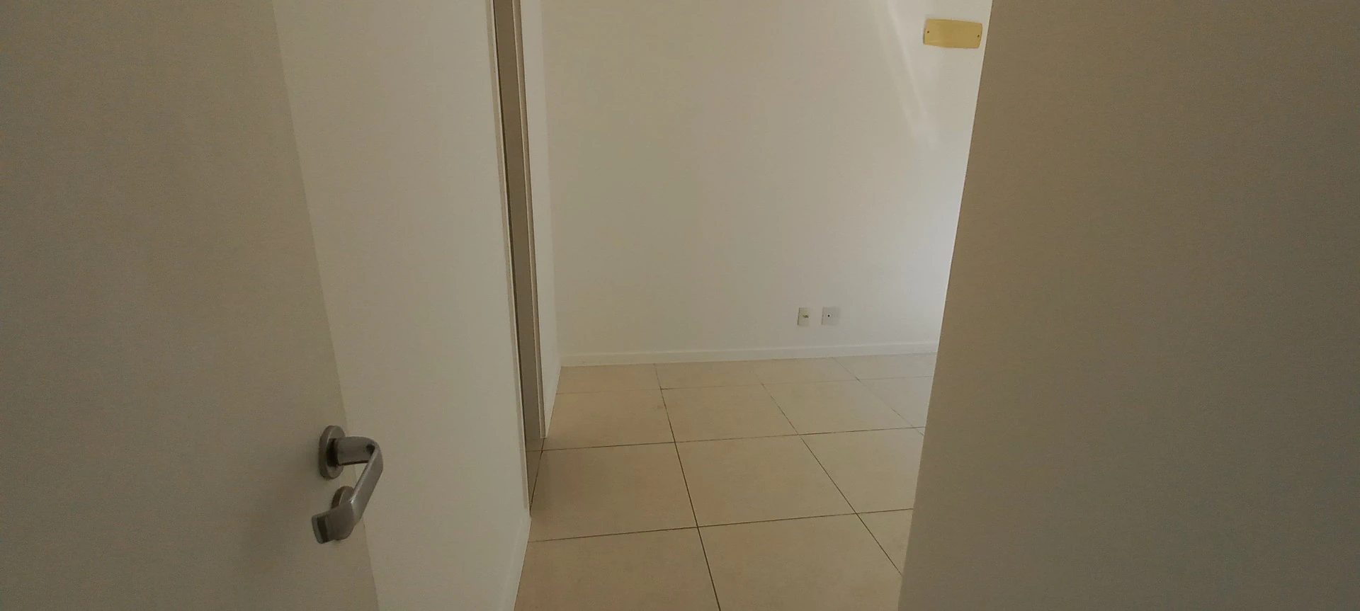 Apartment with 3 en-suites and 4 bathrooms — photo 20
