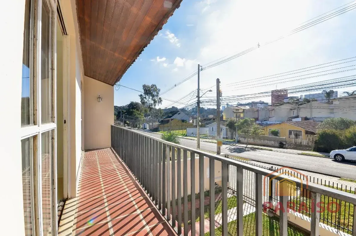 Townhouse with 3 bedrooms and balcony grill