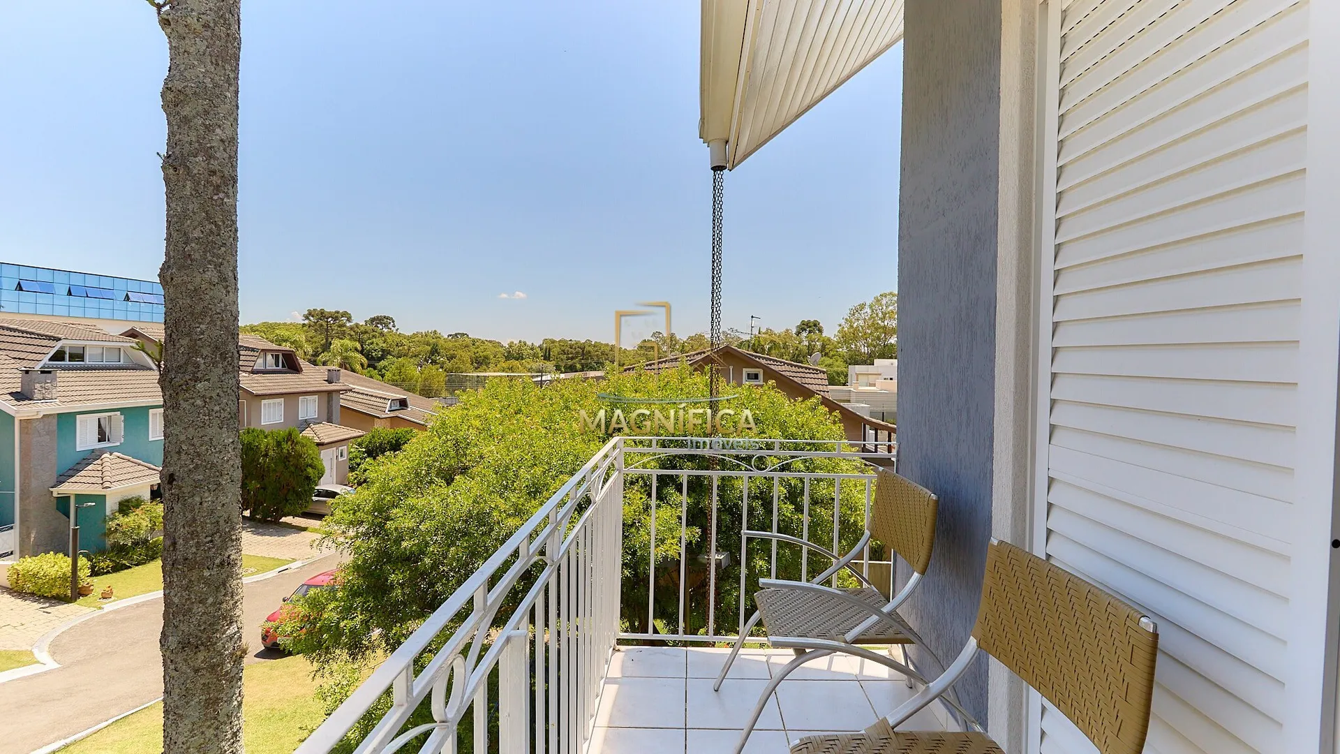 House with 4 bedrooms and 3 en-suite suites, 4 parking spaces — photo 29