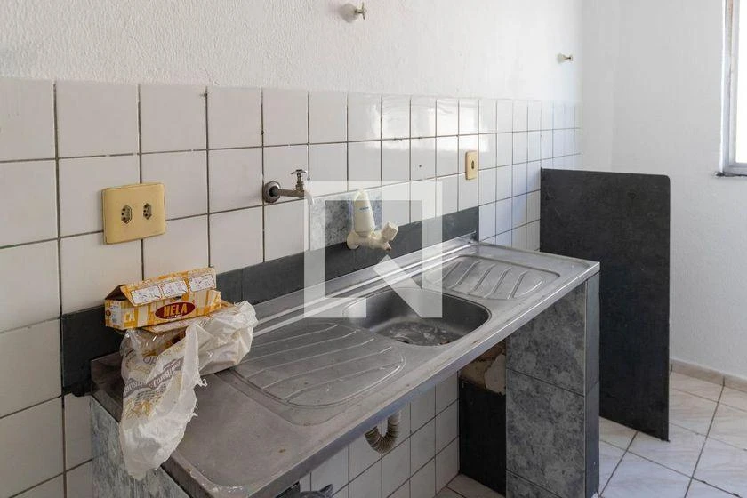 Apartamento de 2 quartos com cozinha fechada e vaga