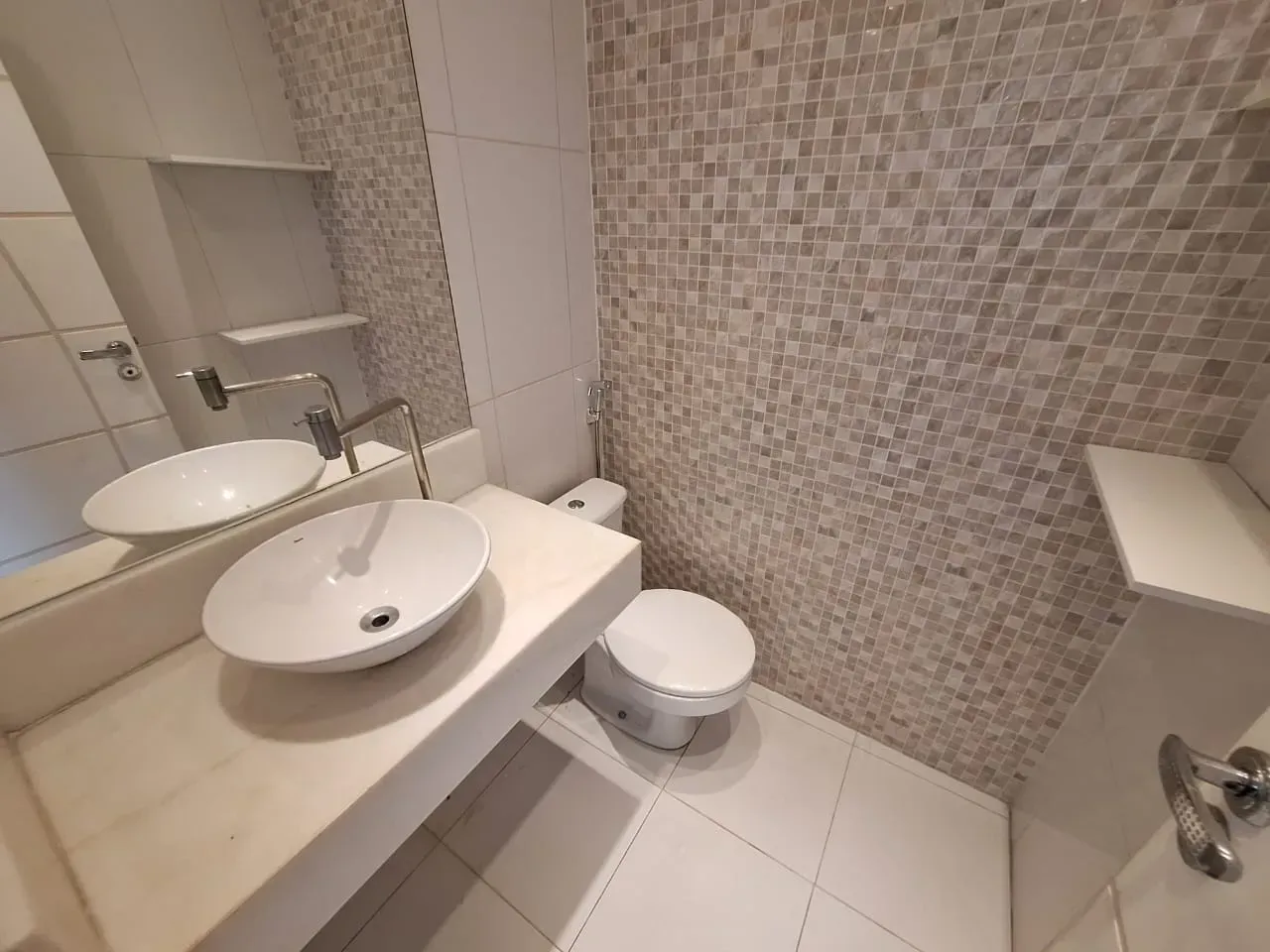 Casa em condomínio fechado com 4 quartos e 3 suítes — photo 4