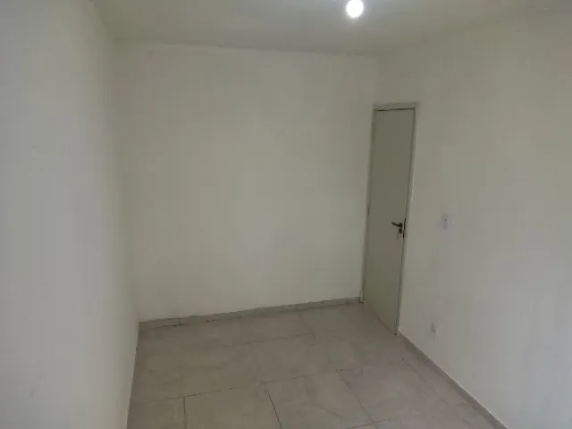Unfurnished 1-bedroom apartment with private laundry — photo 12