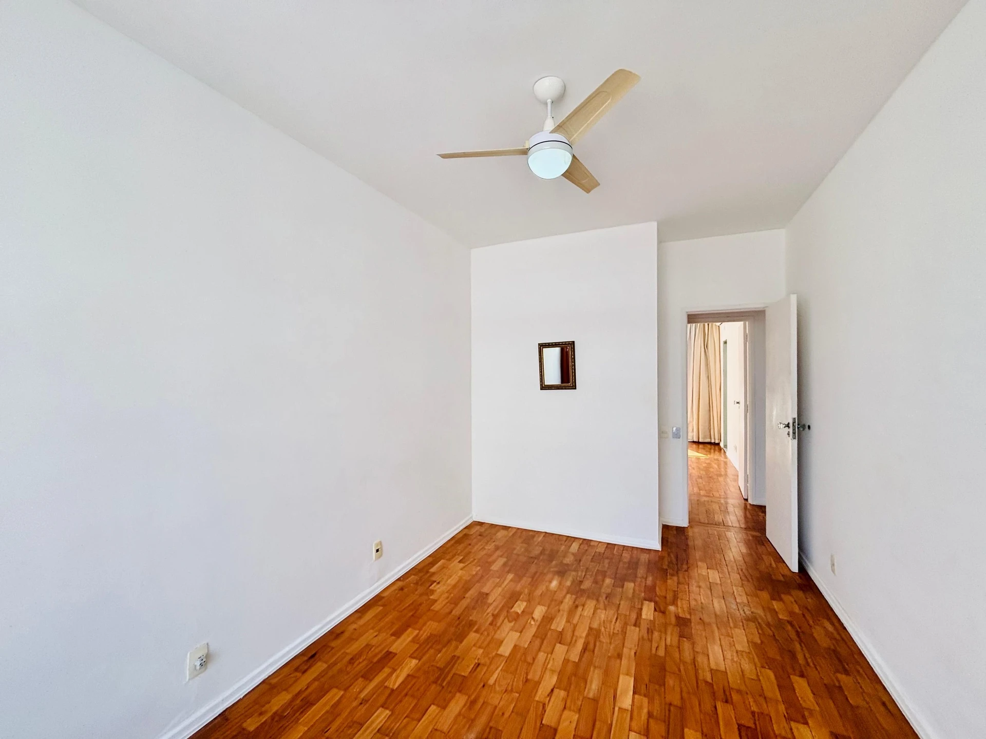Furnished apartment with a glazed balcony and 3 bedrooms — photo 10