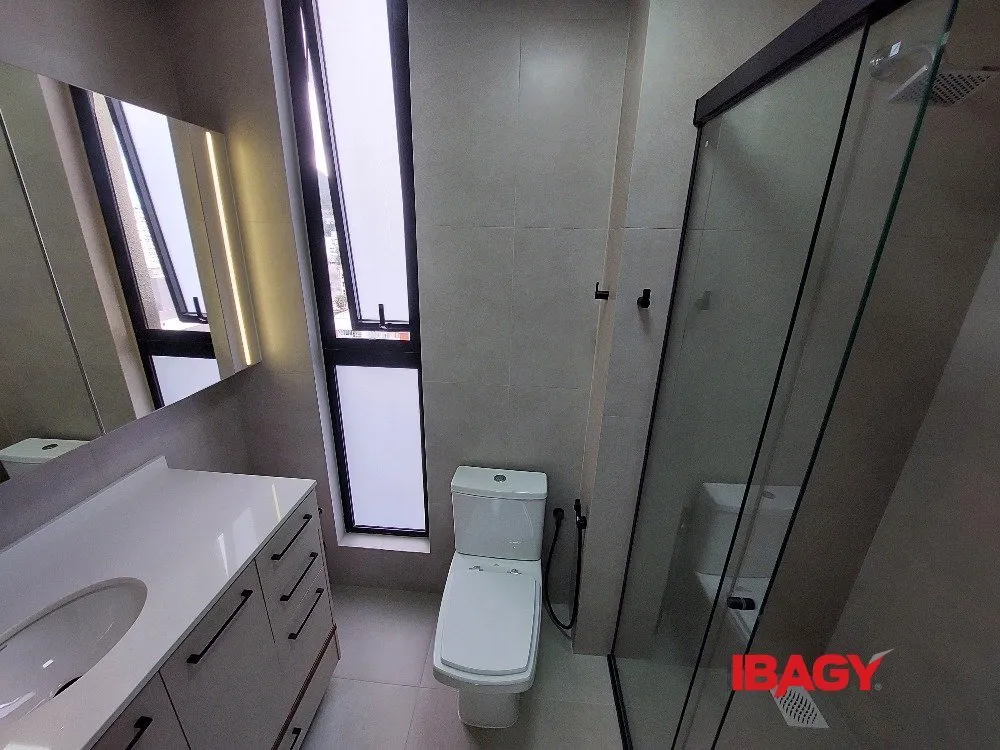 Furnished studio with a glass-enclosed balcony — photo 105