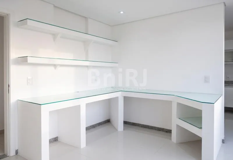 3-bedroom apartment in a building with a pool — photo 55