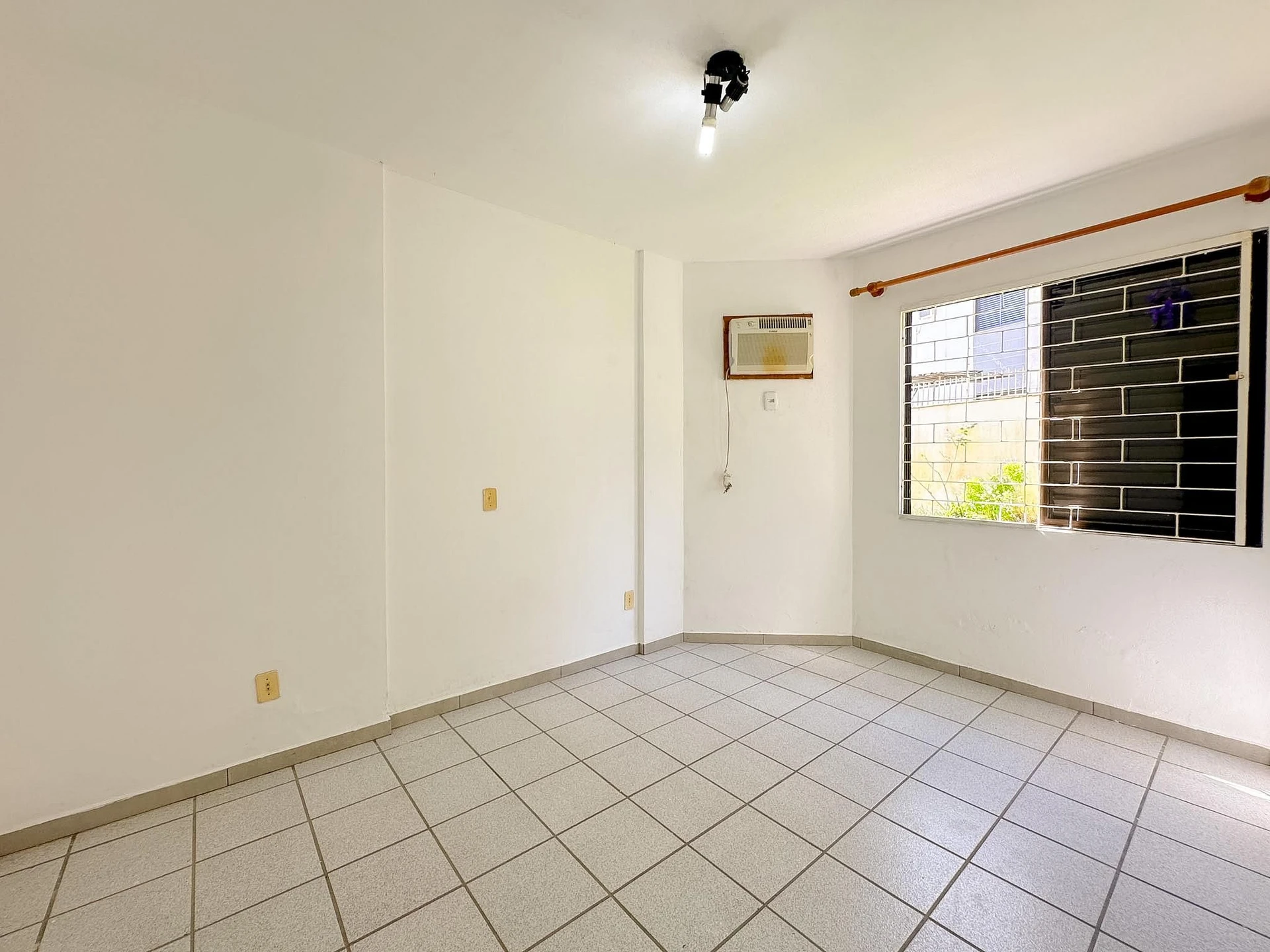 3-bedroom apartment with a grill on the balcony — photo 39
