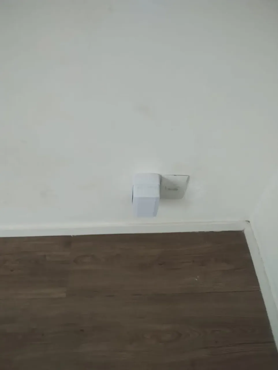 Unfurnished apartment with 2 bedrooms and a separate kitchen — photo 18