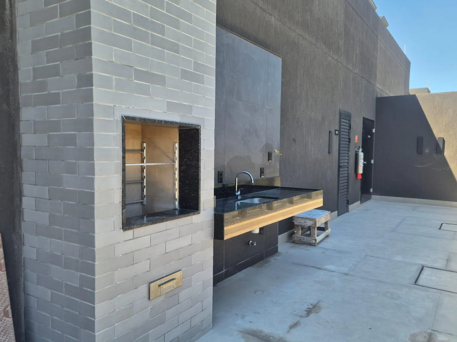 3-bedroom apartment with a mountain view — photo 29