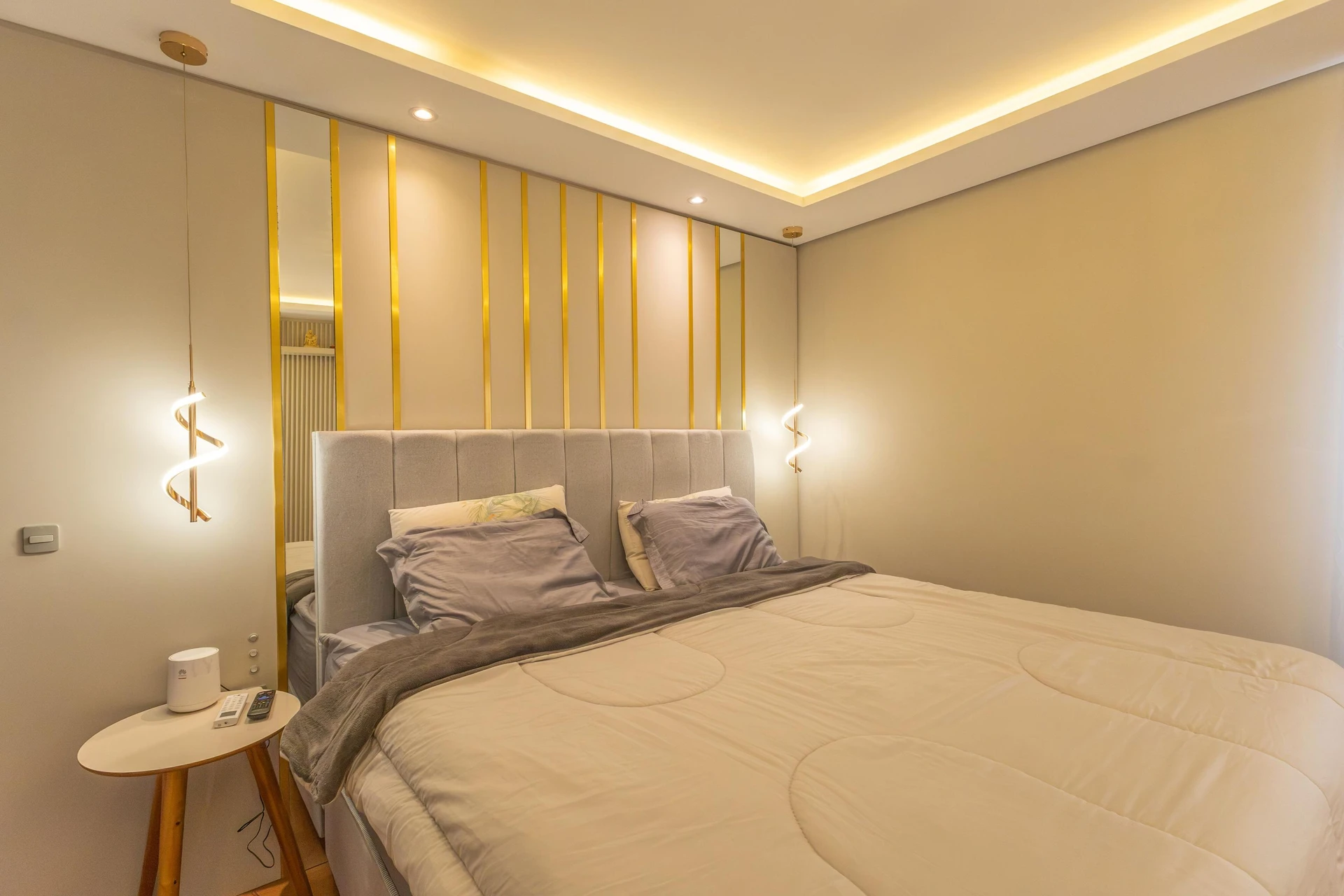 Bathtub in a 3-bedroom house, 180 m² — photo 64