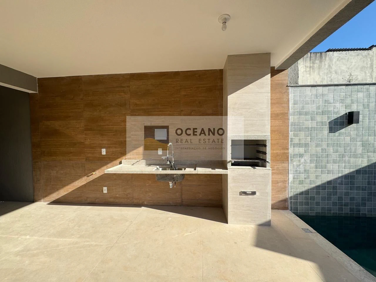 4-bedroom house with a grill on the balcony — photo 12