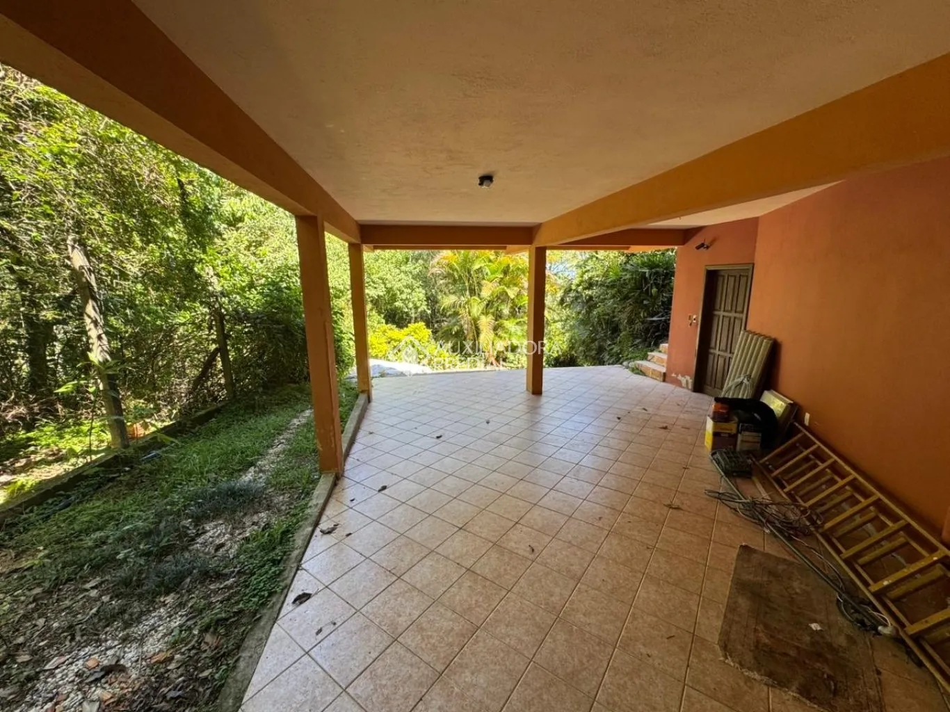 House with 5 bedrooms and 6 bathrooms on 5757 m² — photo 7
