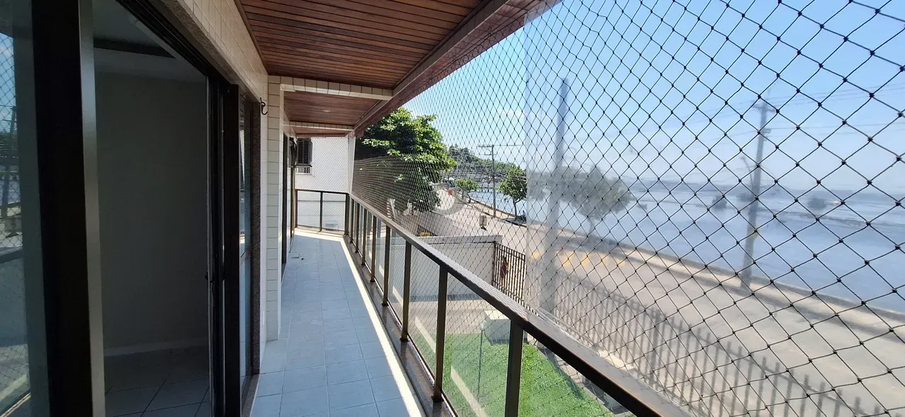 2-bedroom apartment with a water view in Rio de Janeiro
