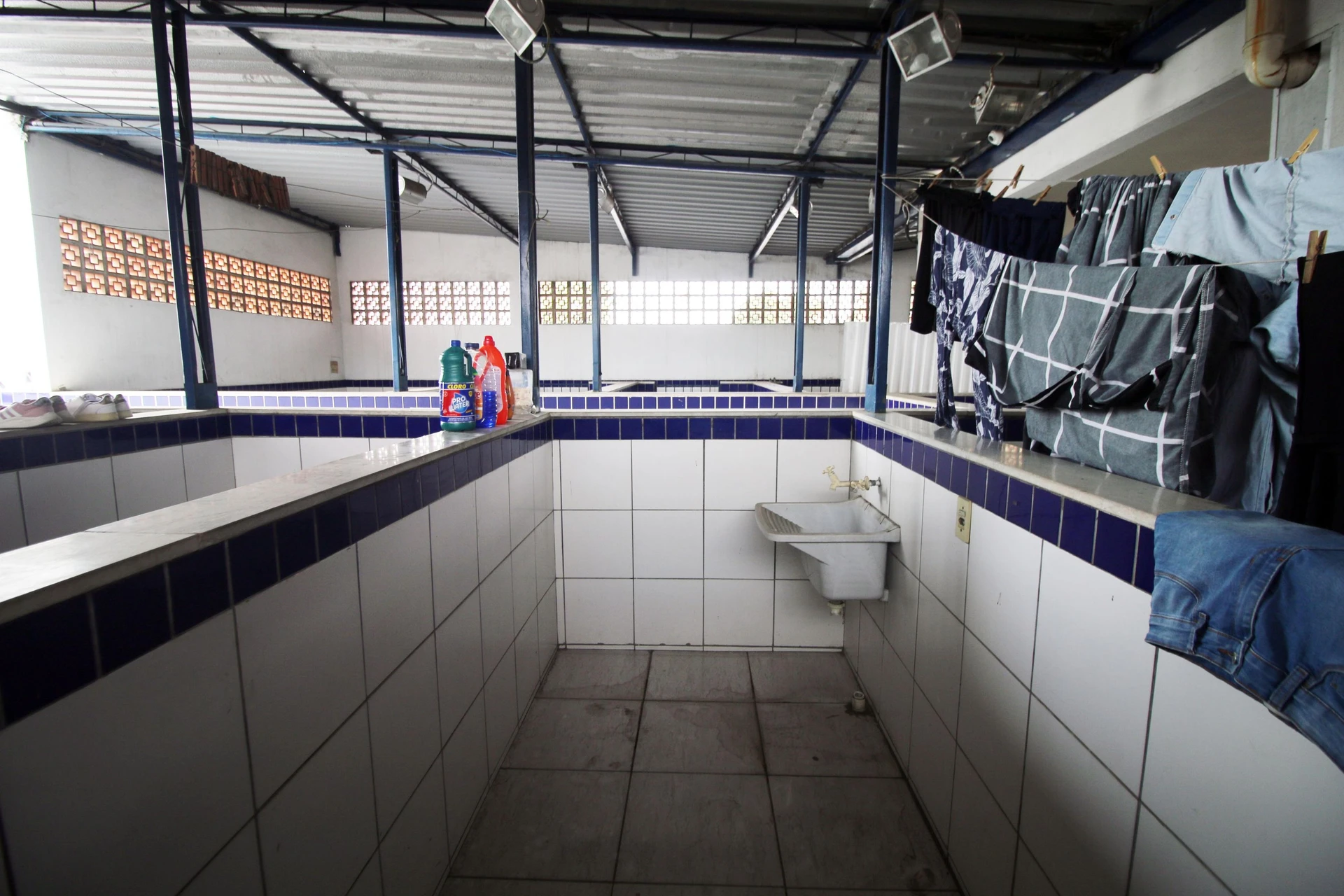1-bedroom apartment with a balcony and laundry area — photo 8