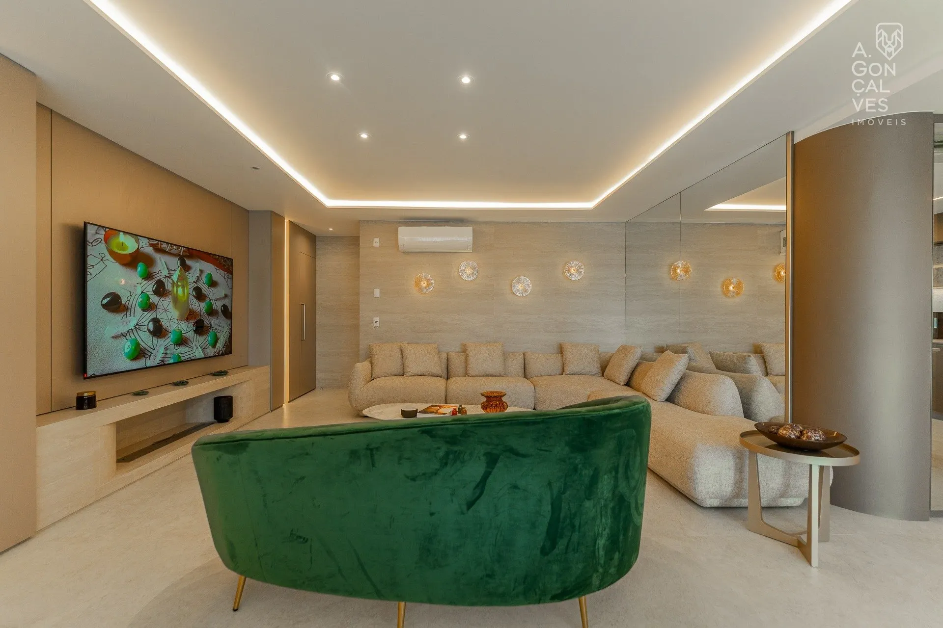 Furnished apartment with 3 suites and 257 m² — photo 27