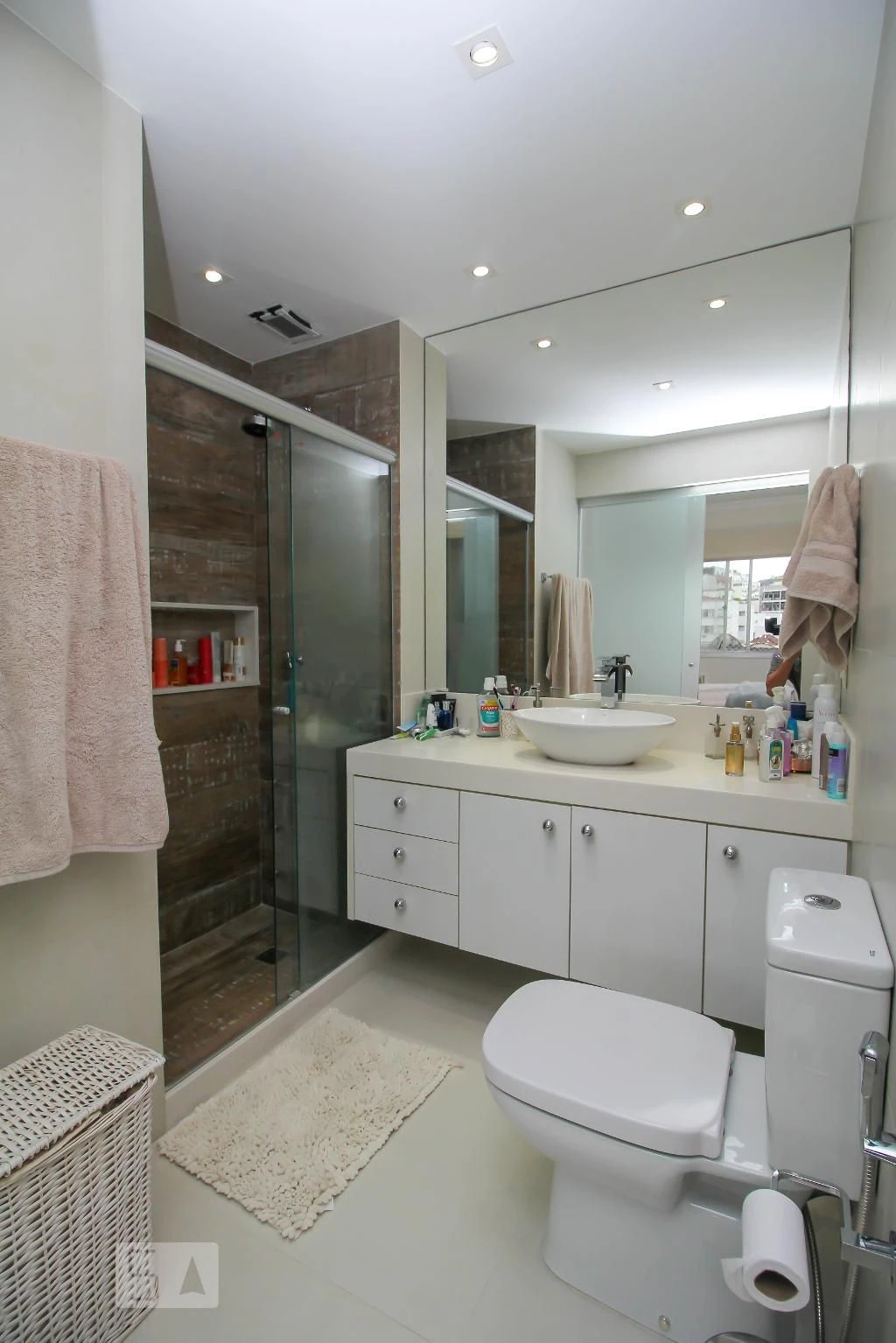3-bedroom apartment with a glass-enclosed balcony — photo 30