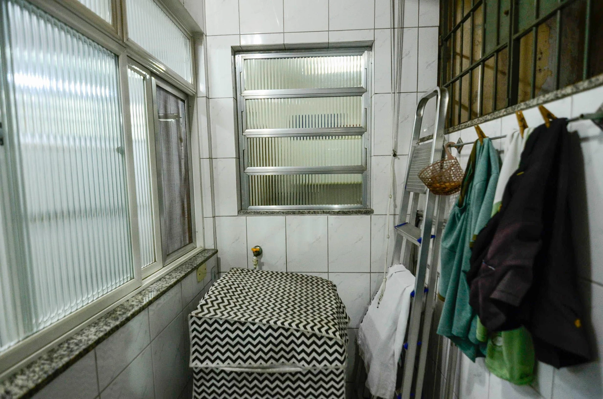 Furnished 2-bedroom apartment with a gas stove — photo 17