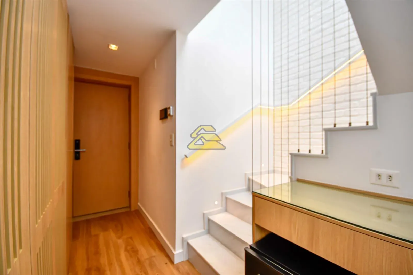 Apartamento mobiliado de 2 quartos com 2 suítes e varanda — photo 3