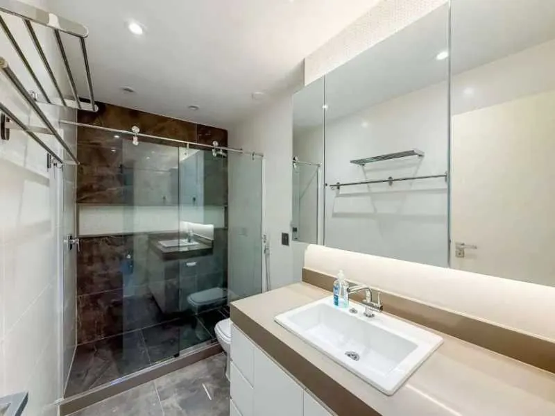 Furnished 2-bedroom apartment with 5 bathrooms — photo 10
