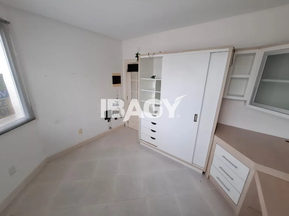 4-bedroom house with 3 suites and 400 m² total area — photo 13