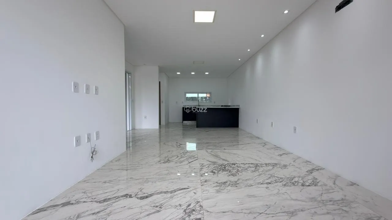 Balcony with a grill in a 2-bedroom house, 140 m² — photo 11