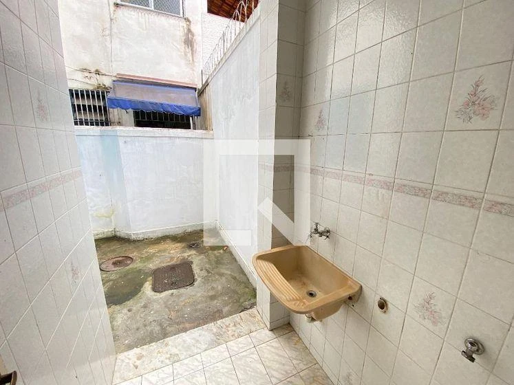 Wood or laminate floors in a one-bedroom apartment, 50 m² — photo 7