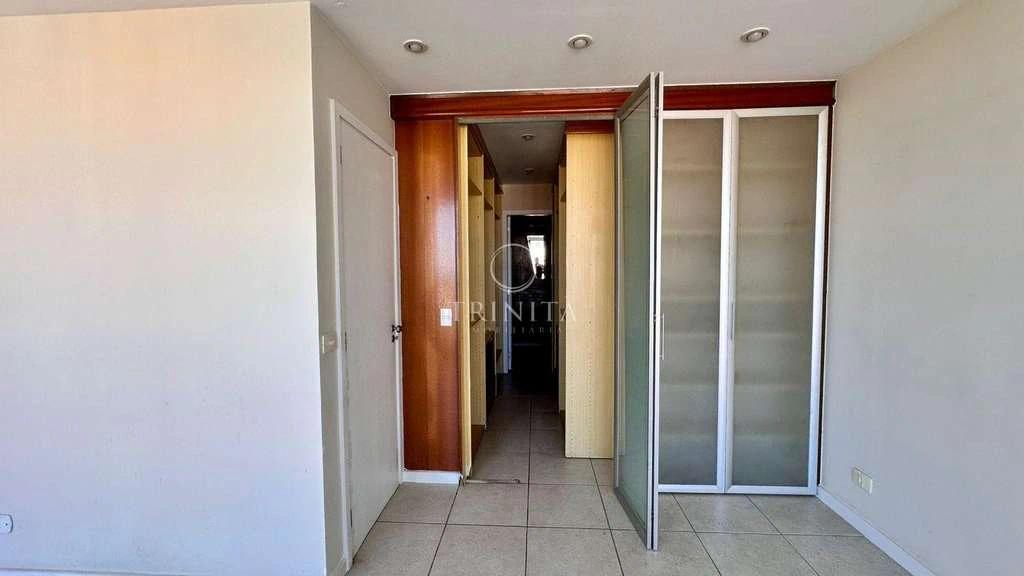 Duplex penthouse with 3 en-suite bedrooms and glass balcony — photo 9