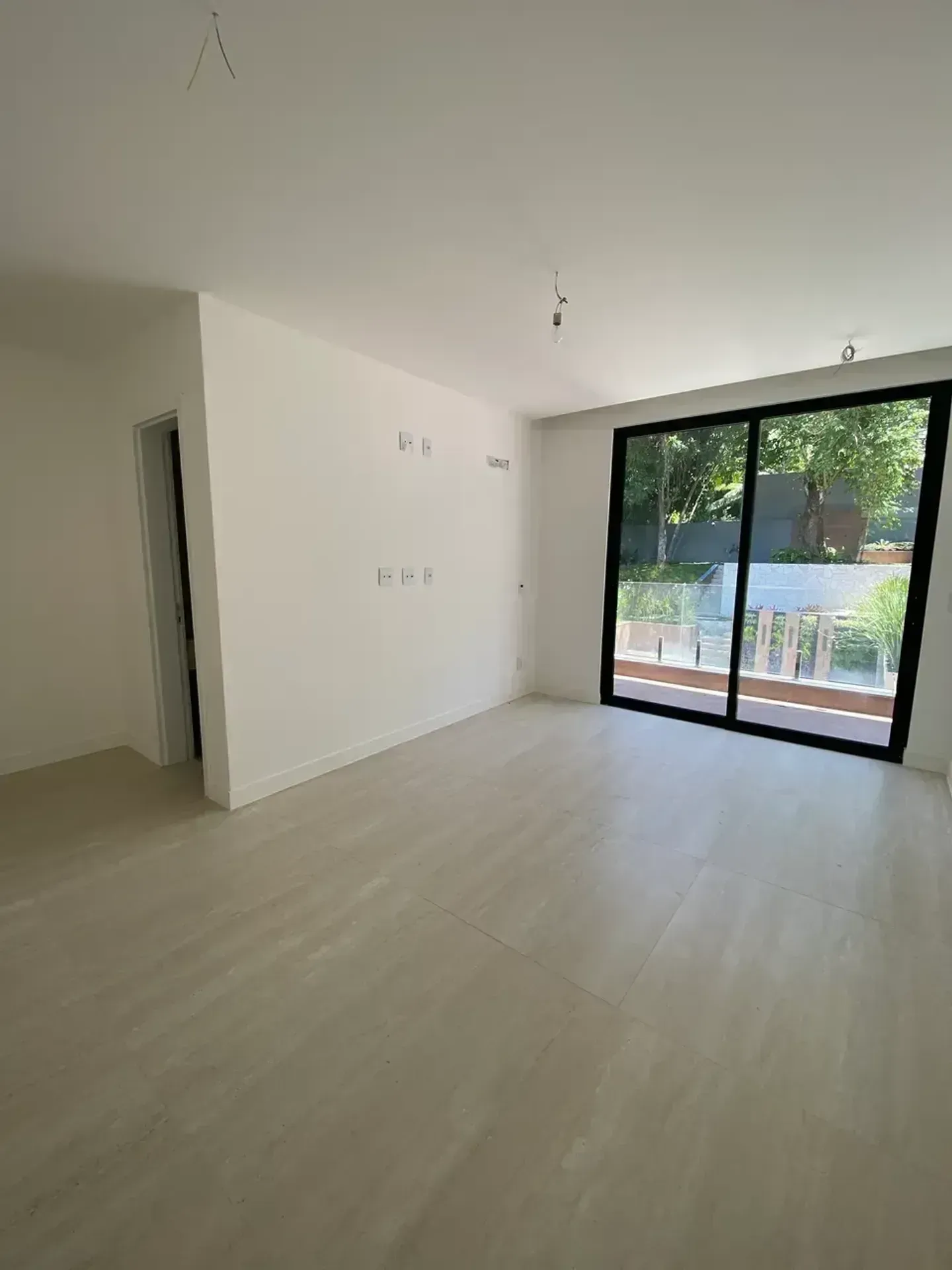 Unfurnished house with 5 bedrooms and 5 bathrooms — photo 22