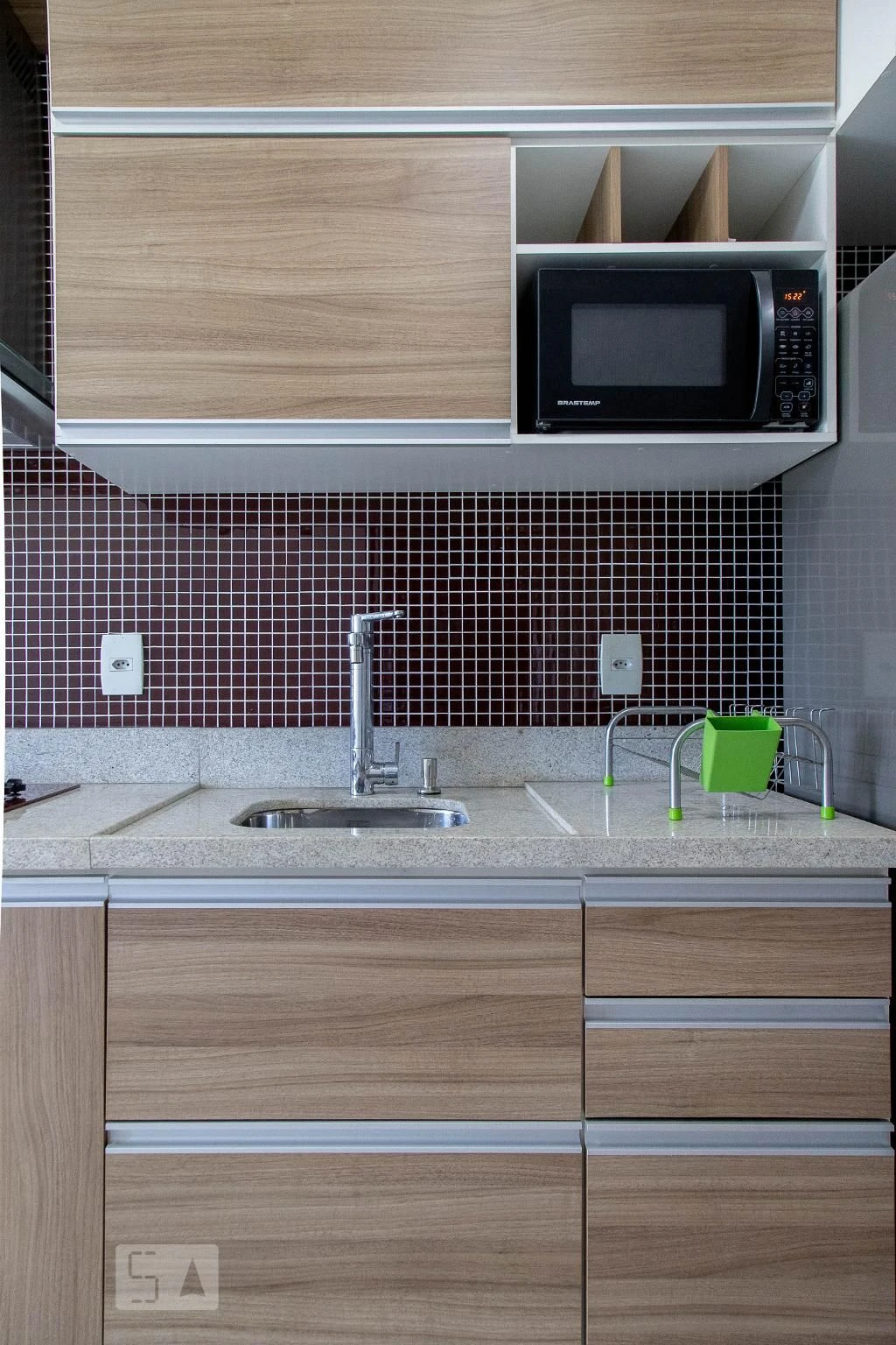 Balcony with a grill in a 2-bedroom apartment, 90 m² — photo 25