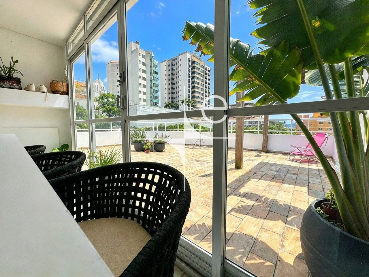 Furnished apartment, 184 m², with floor-to-ceiling windows — photo 18