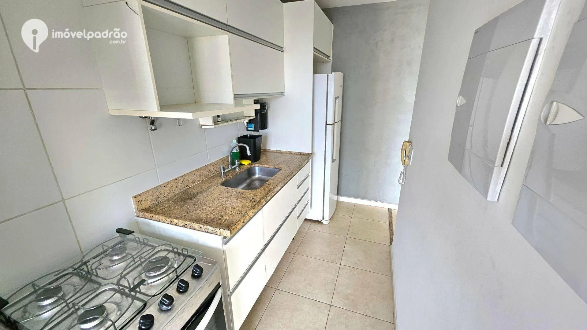 Furnished 2-bedroom apartment with enclosed balcony — photo 2