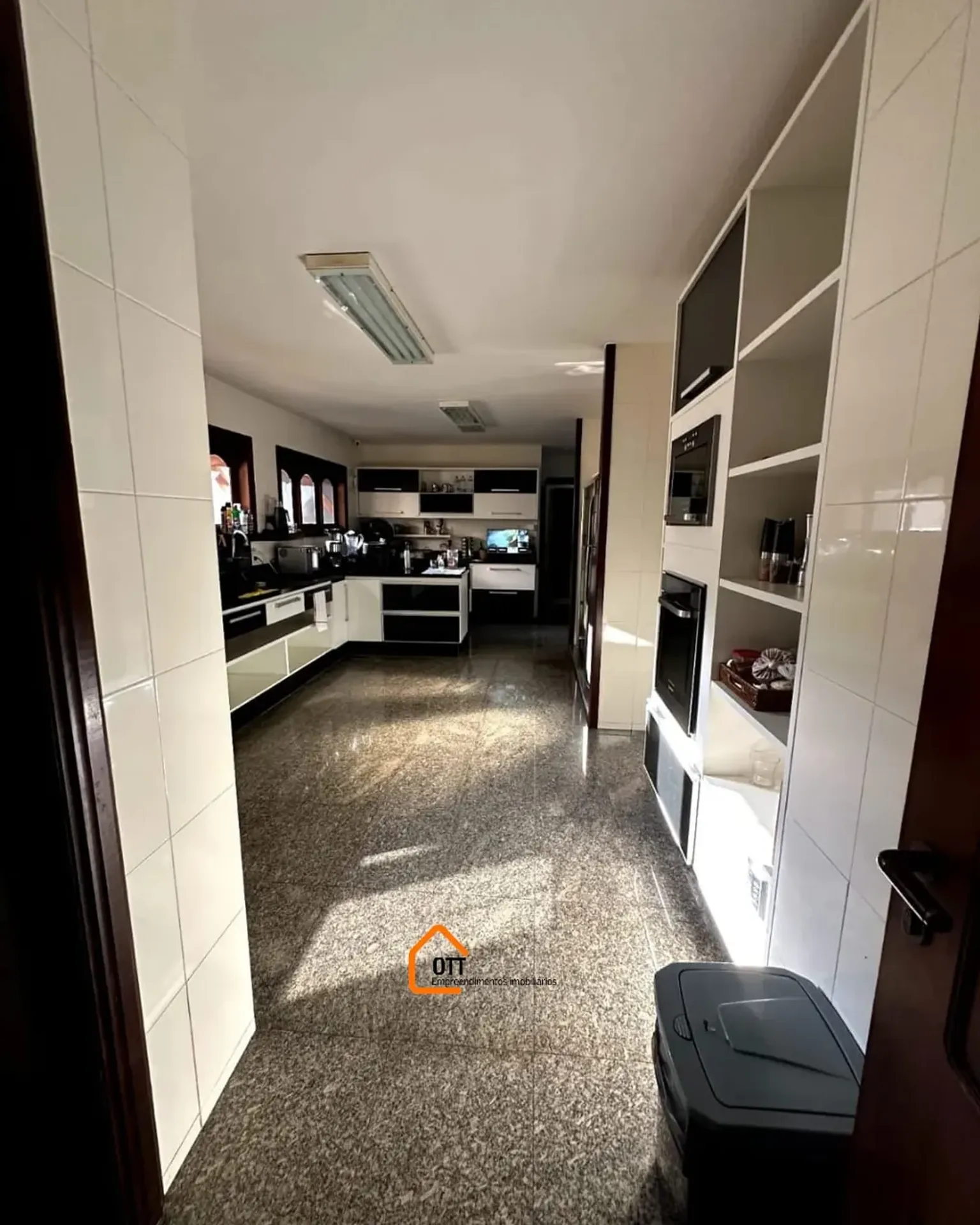Casa com varanda e churrasqueira 5 quartos e 5 banheiros — photo 43