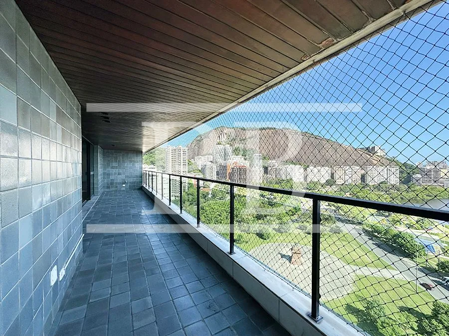 4-bedroom apartment with balcony and 319 m² — photo 6